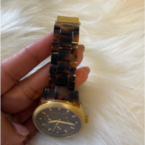 Michael Kors - Picture 2 of 5